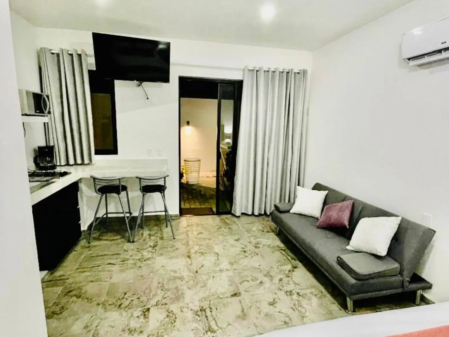 Lavish Studio Wpatio #1 Isla Mujeres Downtown Mexico